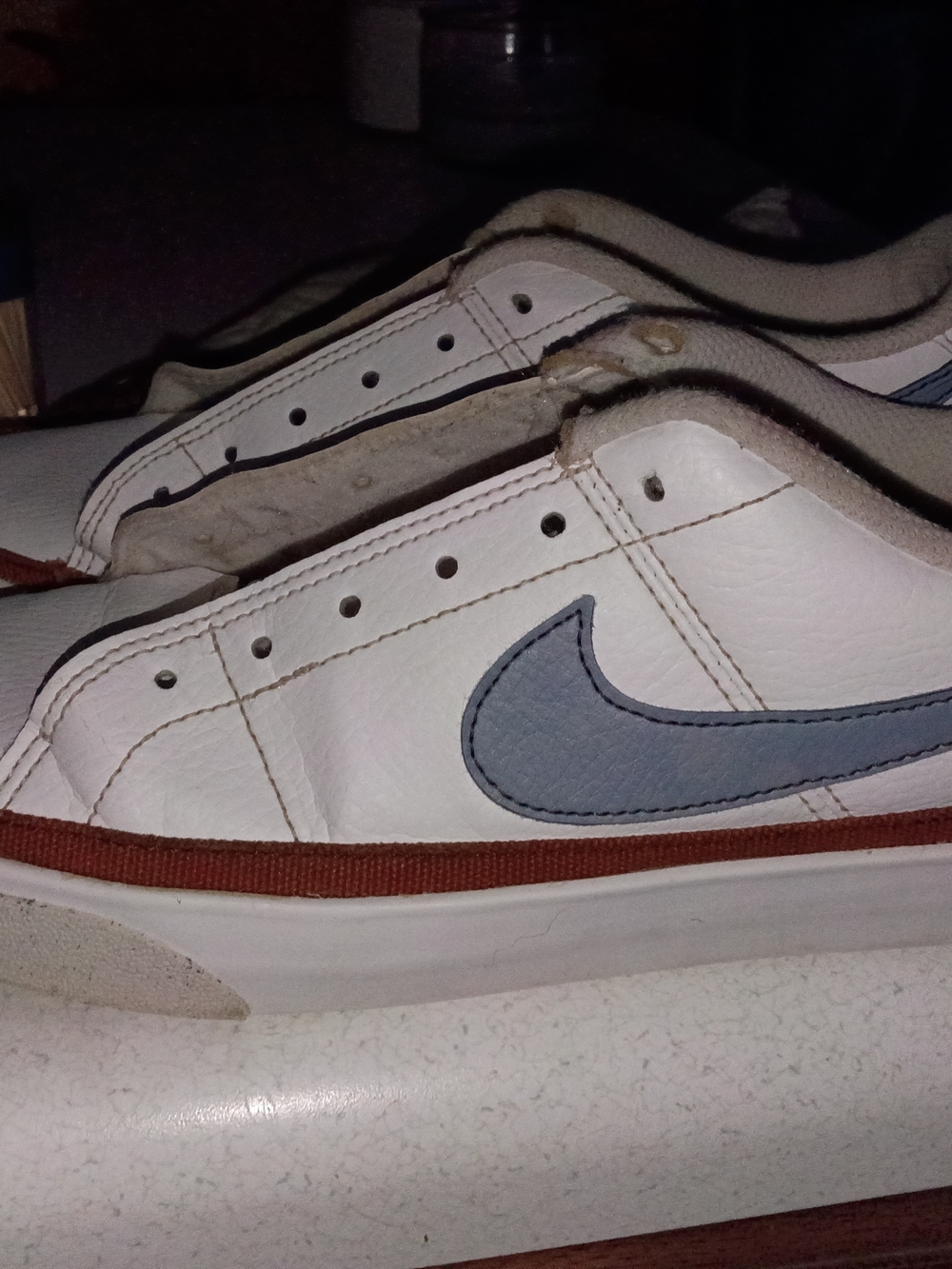 Nike Women’s White Blue Rust Low Top Sneakers Retro Style. Size 7.5